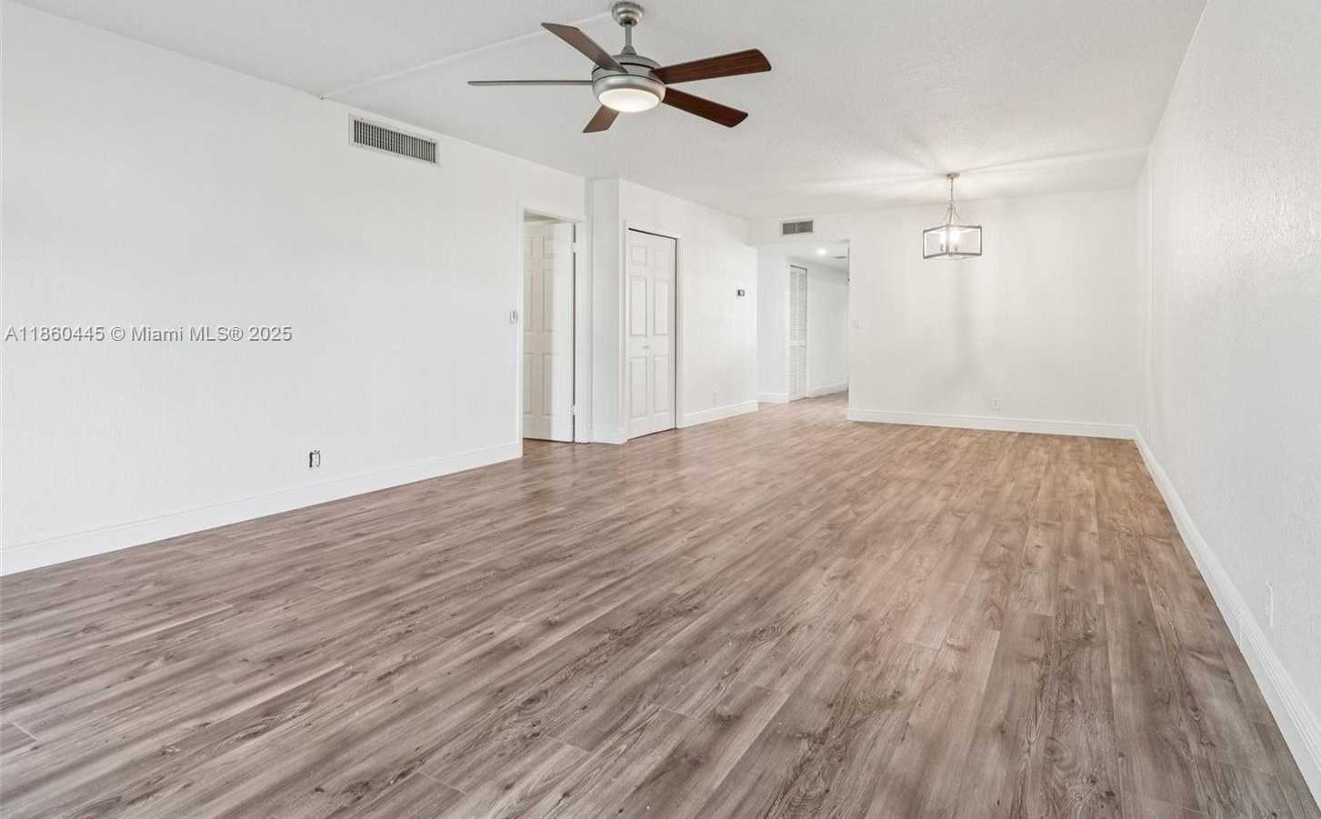 Small Image of 195 LAKEVIEW DR #105, Weston Number 15