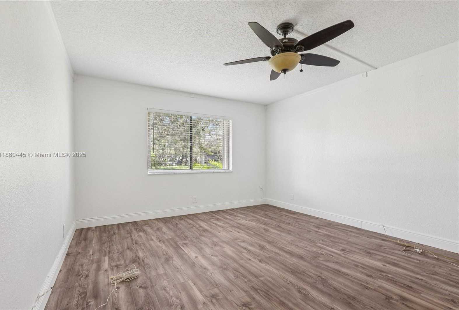 Small Image of 195 LAKEVIEW DR #105, Weston Number 20
