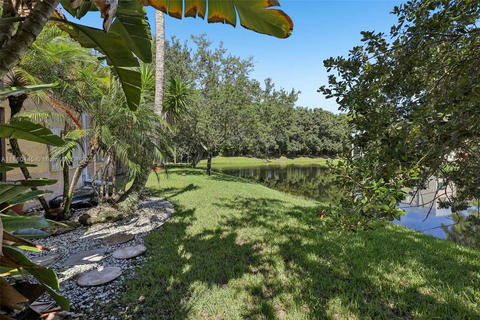 Small Image of 195 LAKEVIEW DR #105, Weston Number 28