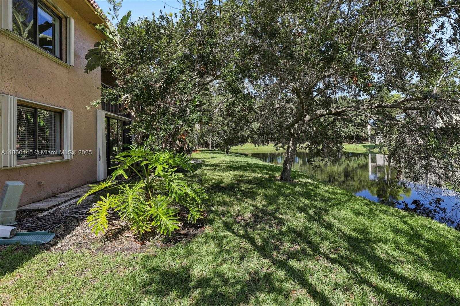 Small Image of 195 LAKEVIEW DR #105, Weston Number 29