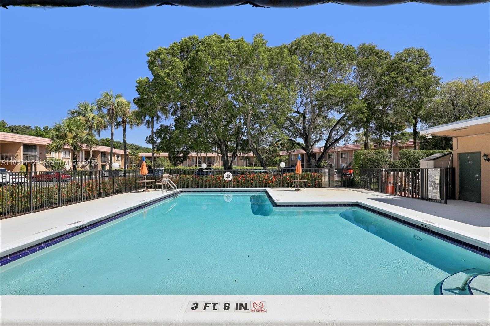 Small Image of 195 LAKEVIEW DR #105, Weston Number 30