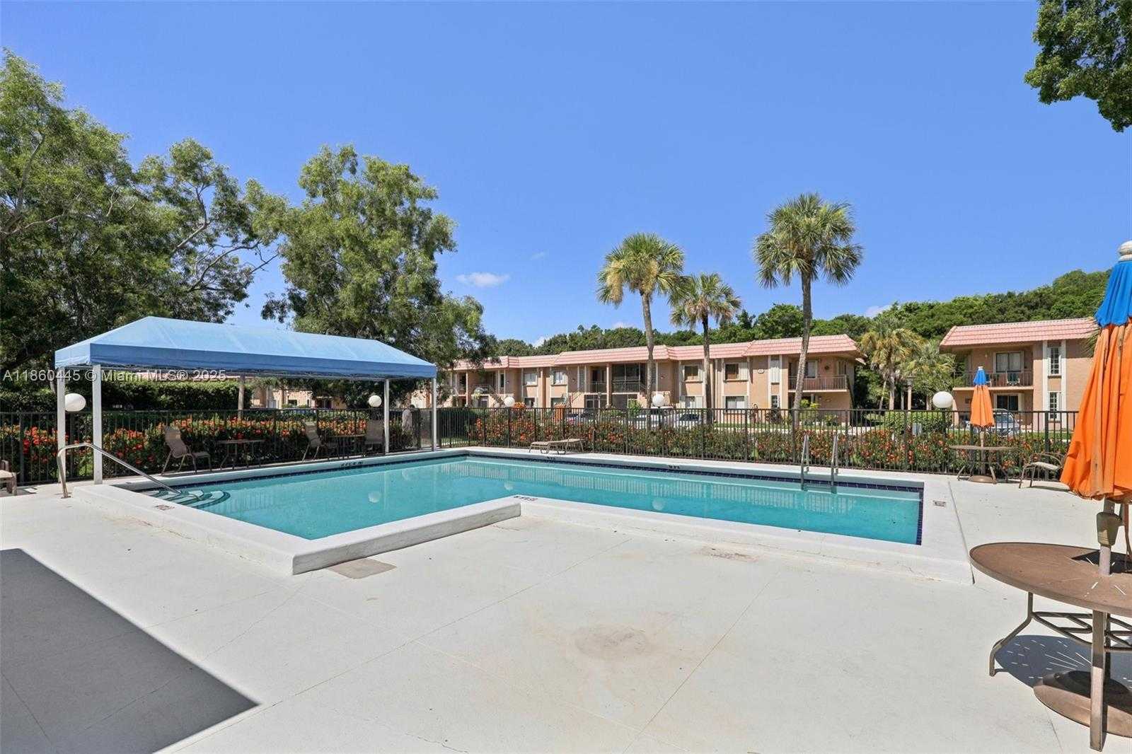 Small Image of 195 LAKEVIEW DR #105, Weston Number 31