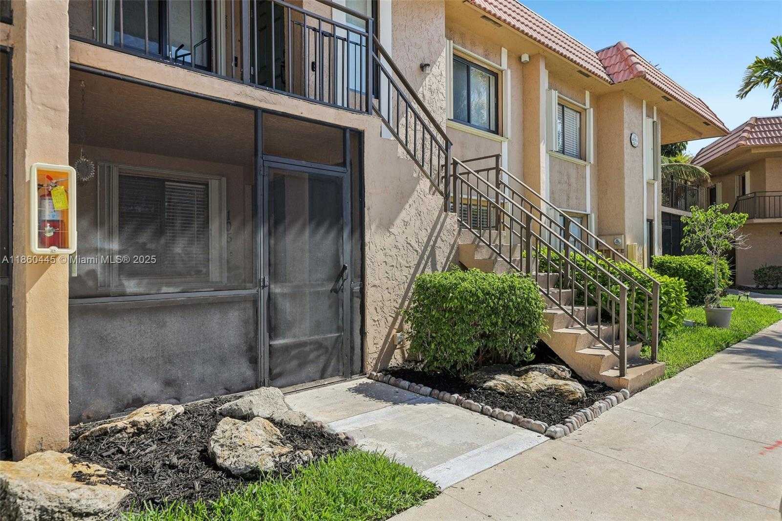 Small Image of 195 LAKEVIEW DR #105, Weston Number 5