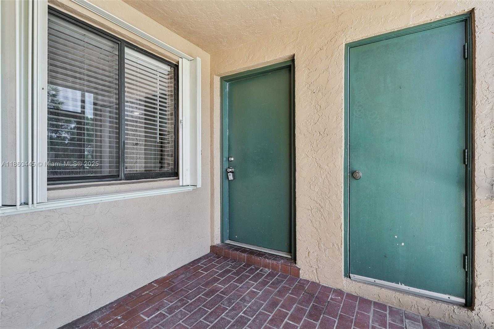 Small Image of 195 LAKEVIEW DR #105, Weston Number 6