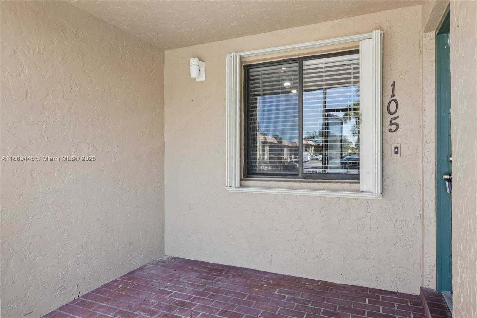 Small Image of 195 LAKEVIEW DR #105, Weston Number 7