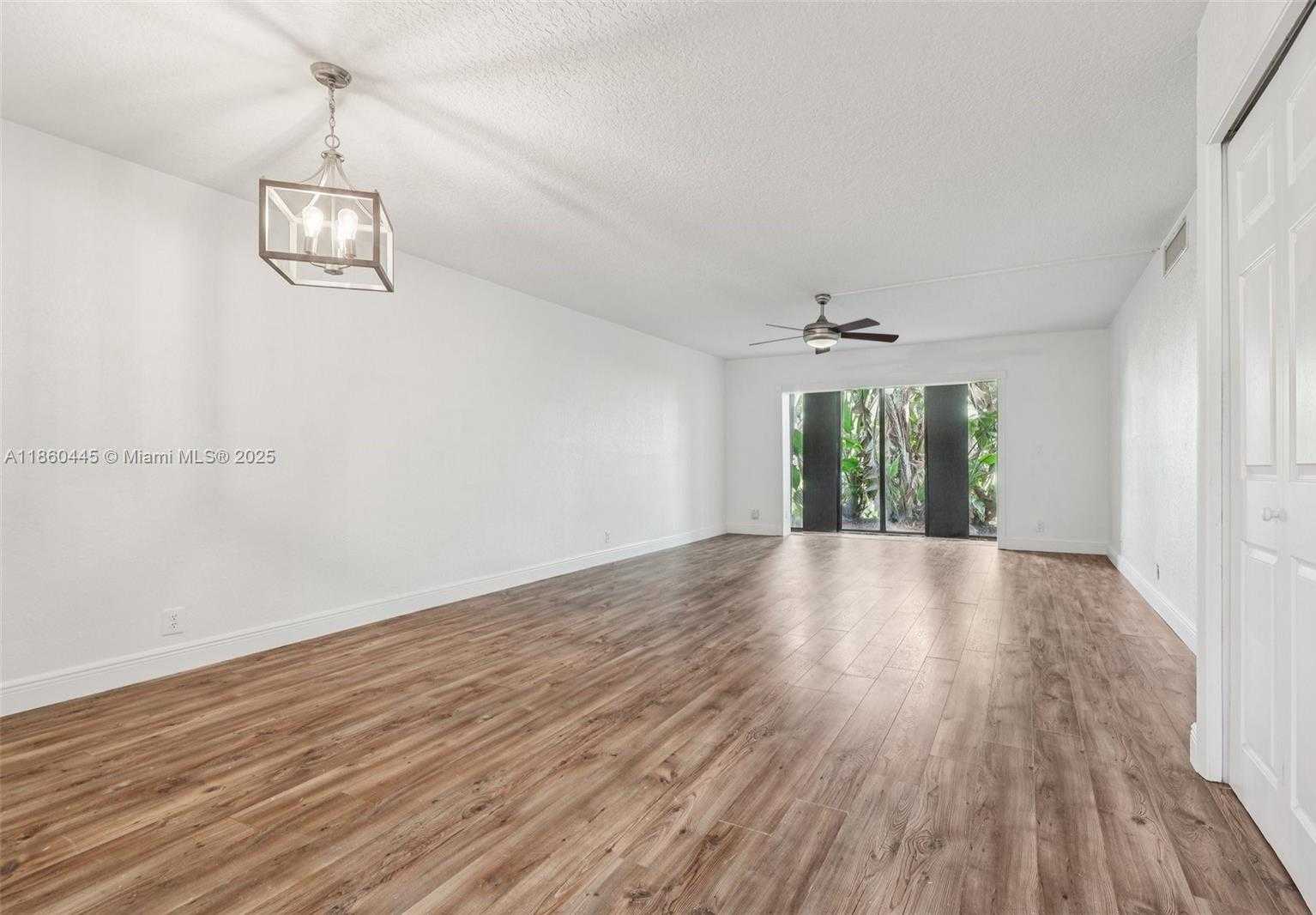 Small Image of 195 LAKEVIEW DR #105, Weston Number 9