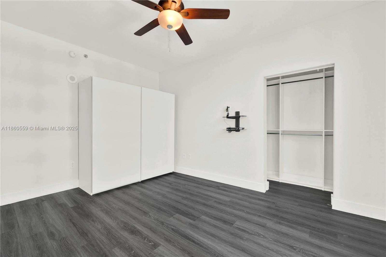 Small Image of 950 BRICKELL BAY DR #802, Miami Number 16