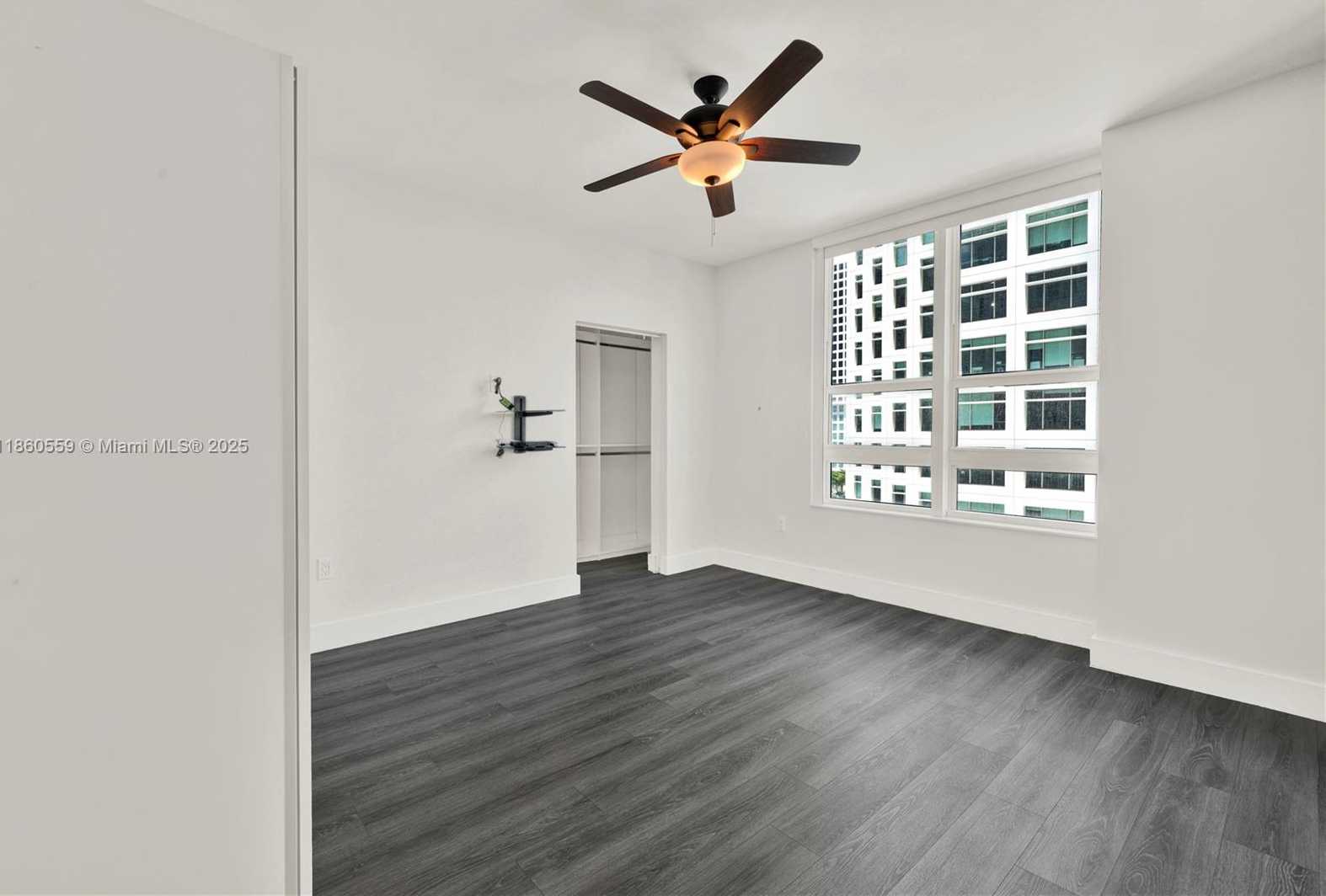 Small Image of 950 BRICKELL BAY DR #802, Miami Number 17