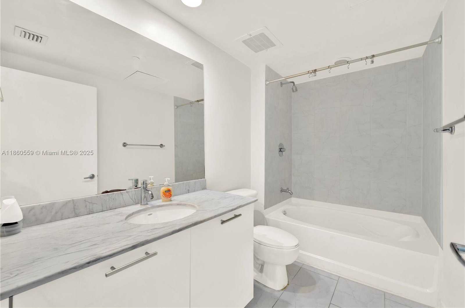 Small Image of 950 BRICKELL BAY DR #802, Miami Number 18
