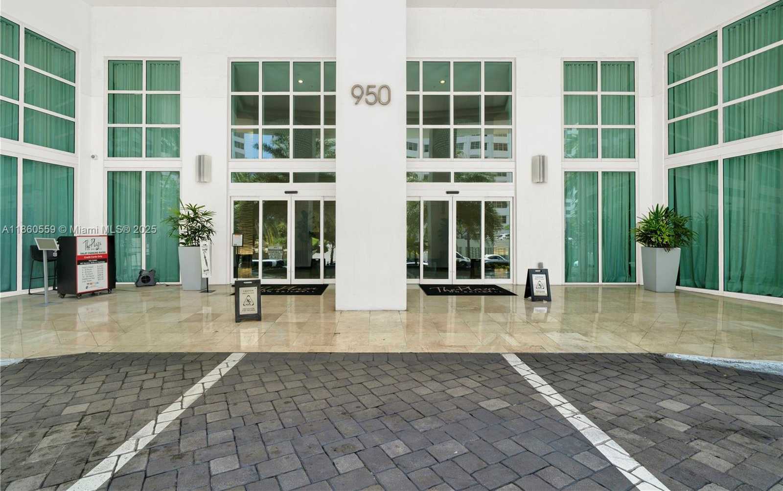 Small Image of 950 BRICKELL BAY DR #802, Miami Number 2
