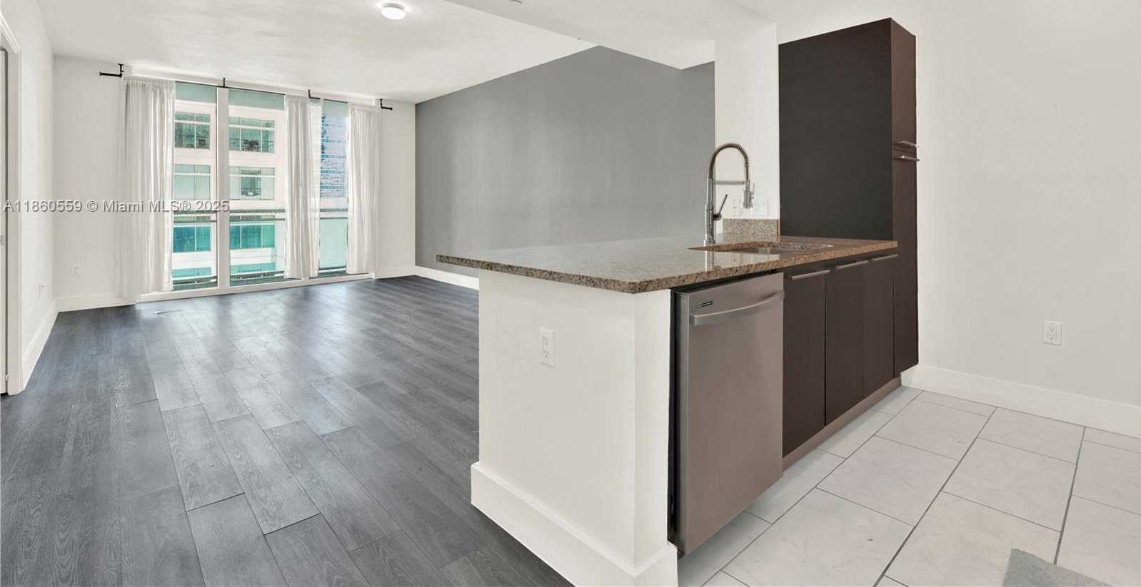 Small Image of 950 BRICKELL BAY DR #802, Miami Number 5