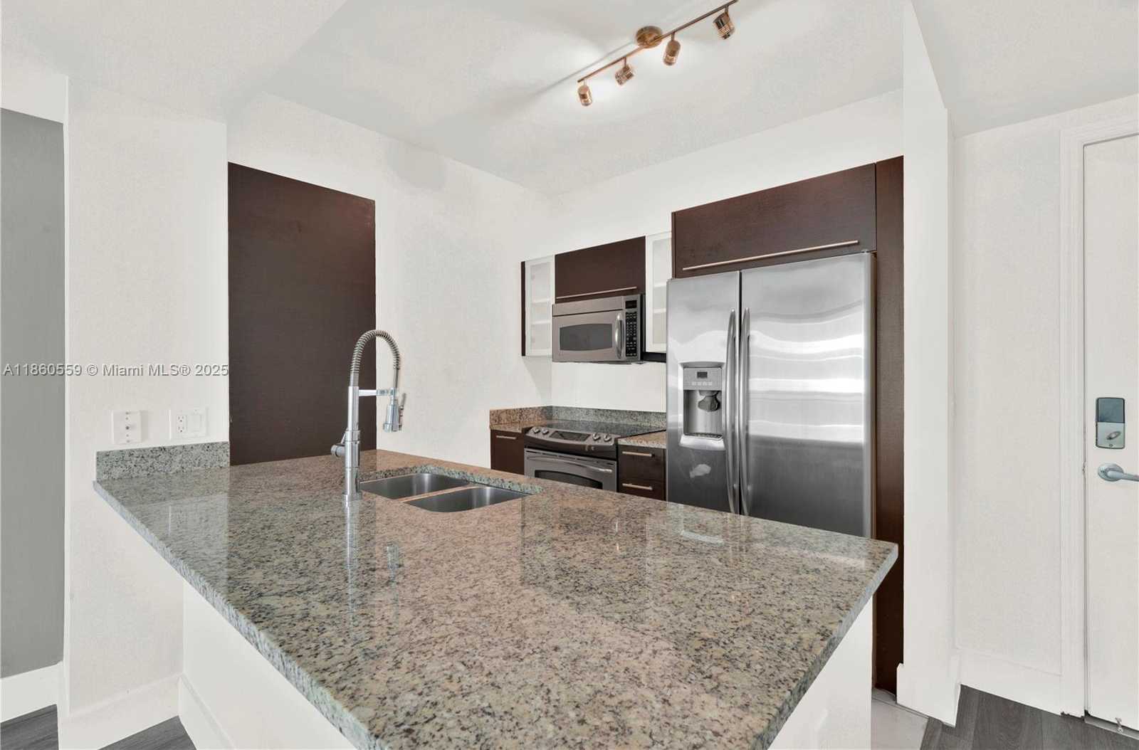 Small Image of 950 BRICKELL BAY DR #802, Miami Number 8