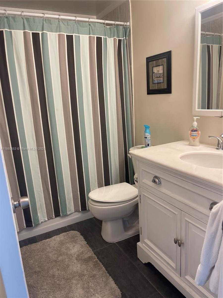 Small Image of 400 KINGS POINT DR #1112, Sunny Isles Beach Number 12