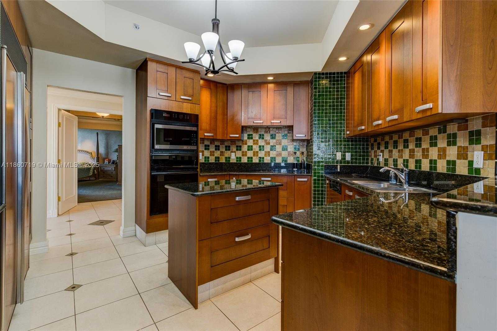 Small Image of 60 EDGEWATER DR #7H, Coral Gables Number 11