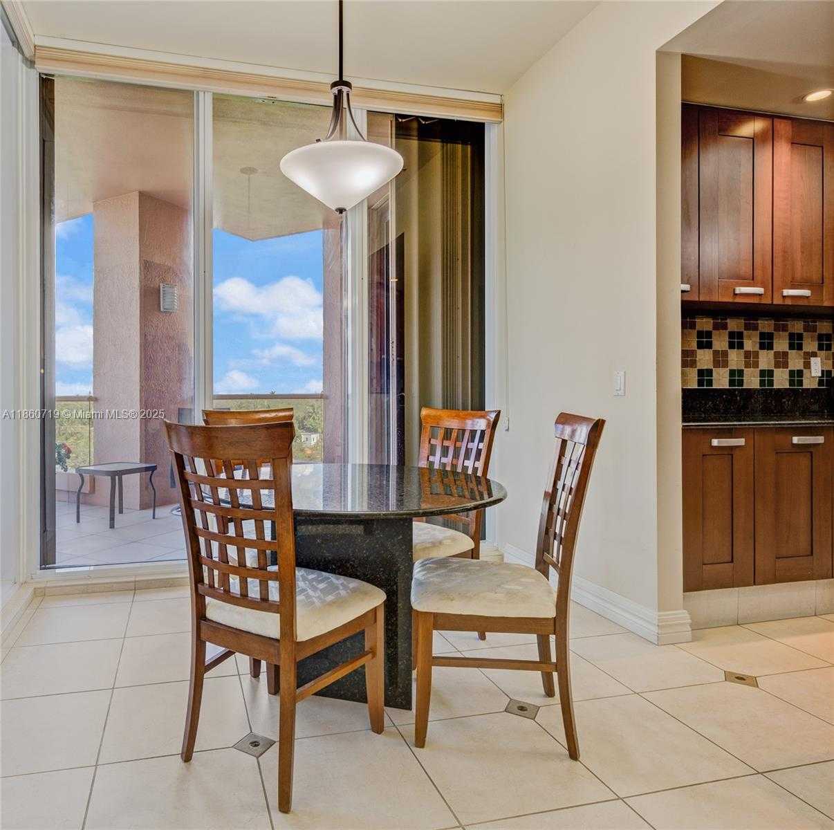 Small Image of 60 EDGEWATER DR #7H, Coral Gables Number 13