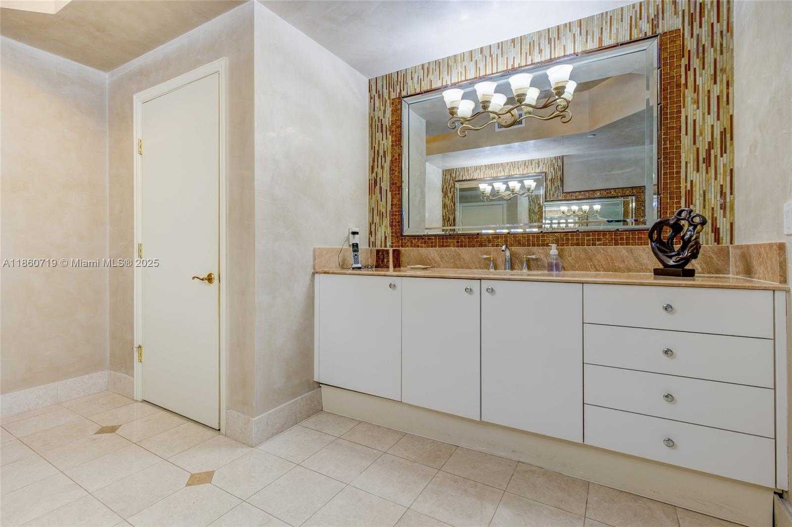 Small Image of 60 EDGEWATER DR #7H, Coral Gables Number 18