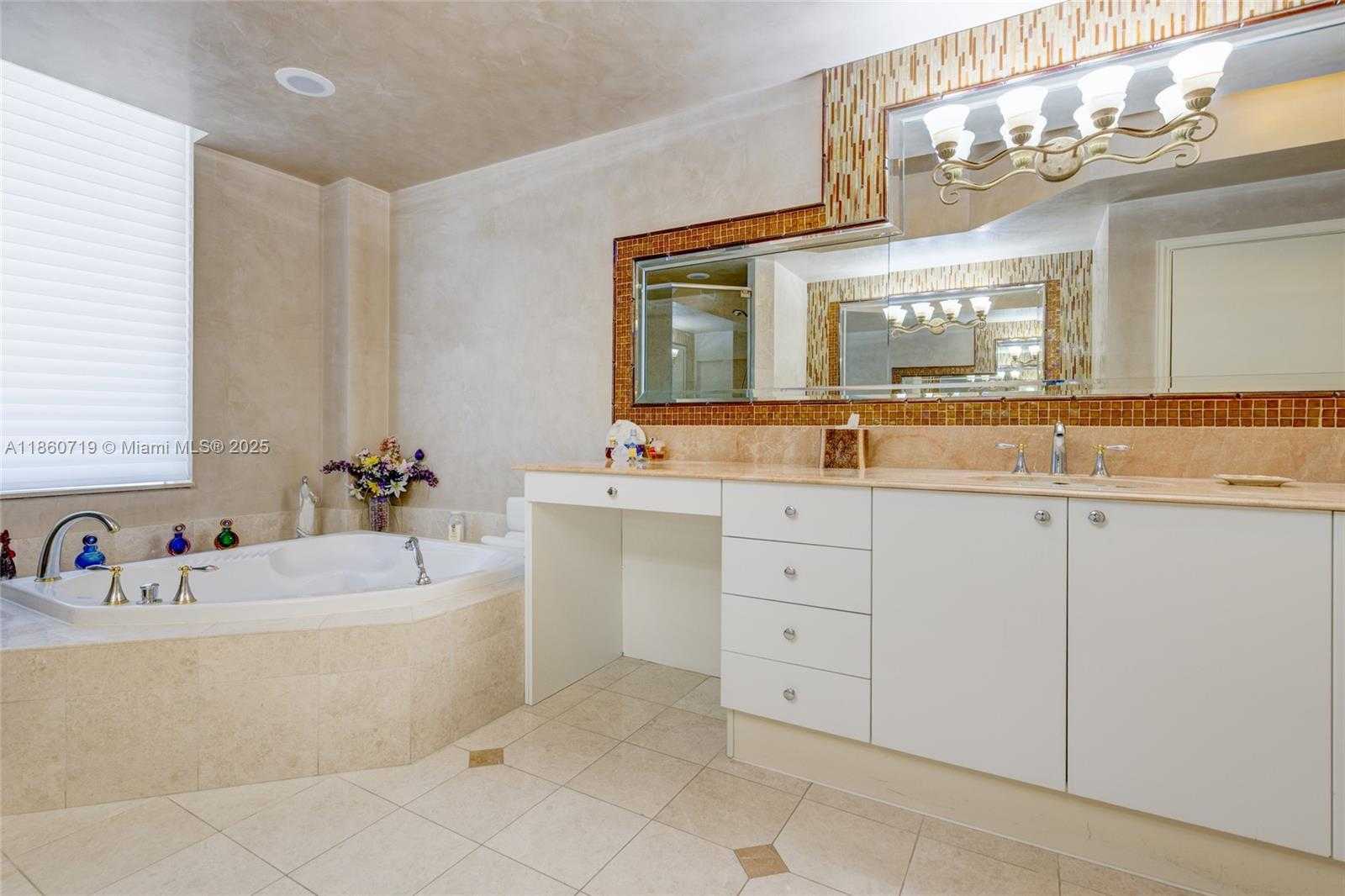 Small Image of 60 EDGEWATER DR #7H, Coral Gables Number 19