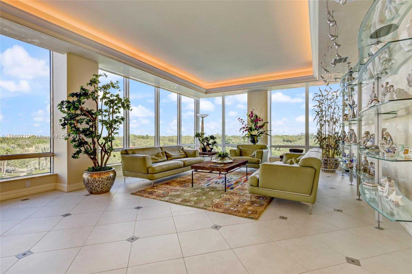 Small Image of 60 EDGEWATER DR #7H, Coral Gables Number 2