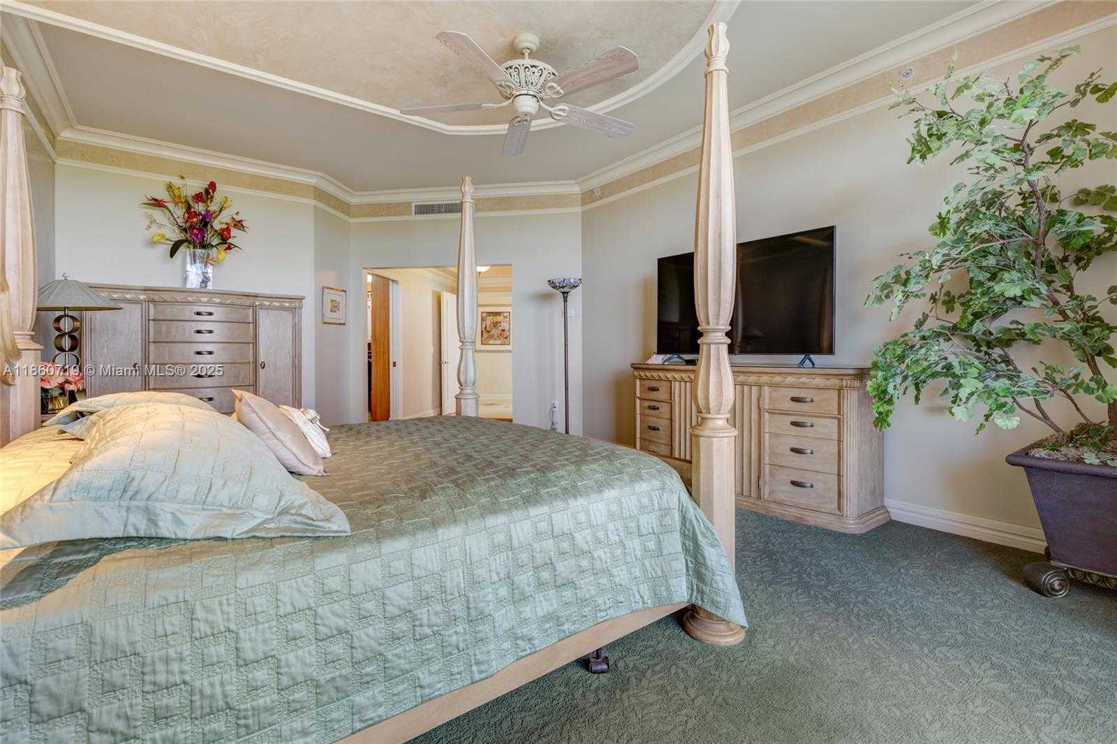 Small Image of 60 EDGEWATER DR #7H, Coral Gables Number 22