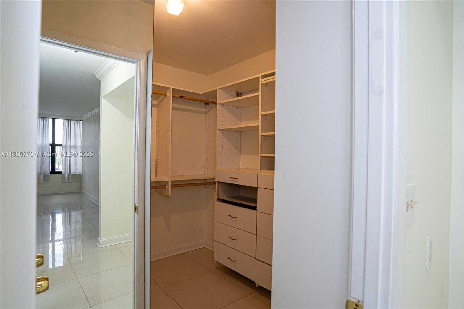 Small Image of 2500 PARKVIEW DR #616, Hallandale Beach Number 10
