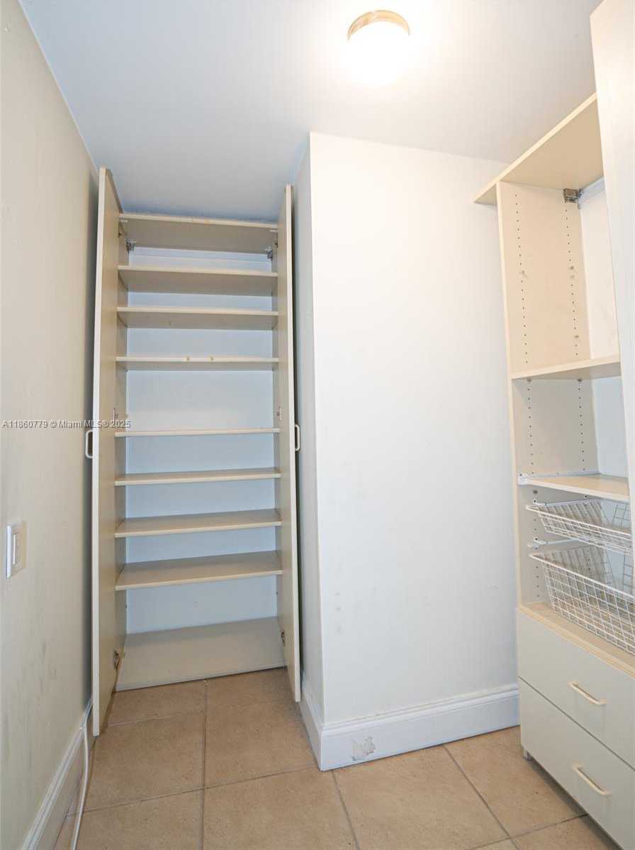Small Image of 2500 PARKVIEW DR #616, Hallandale Beach Number 12