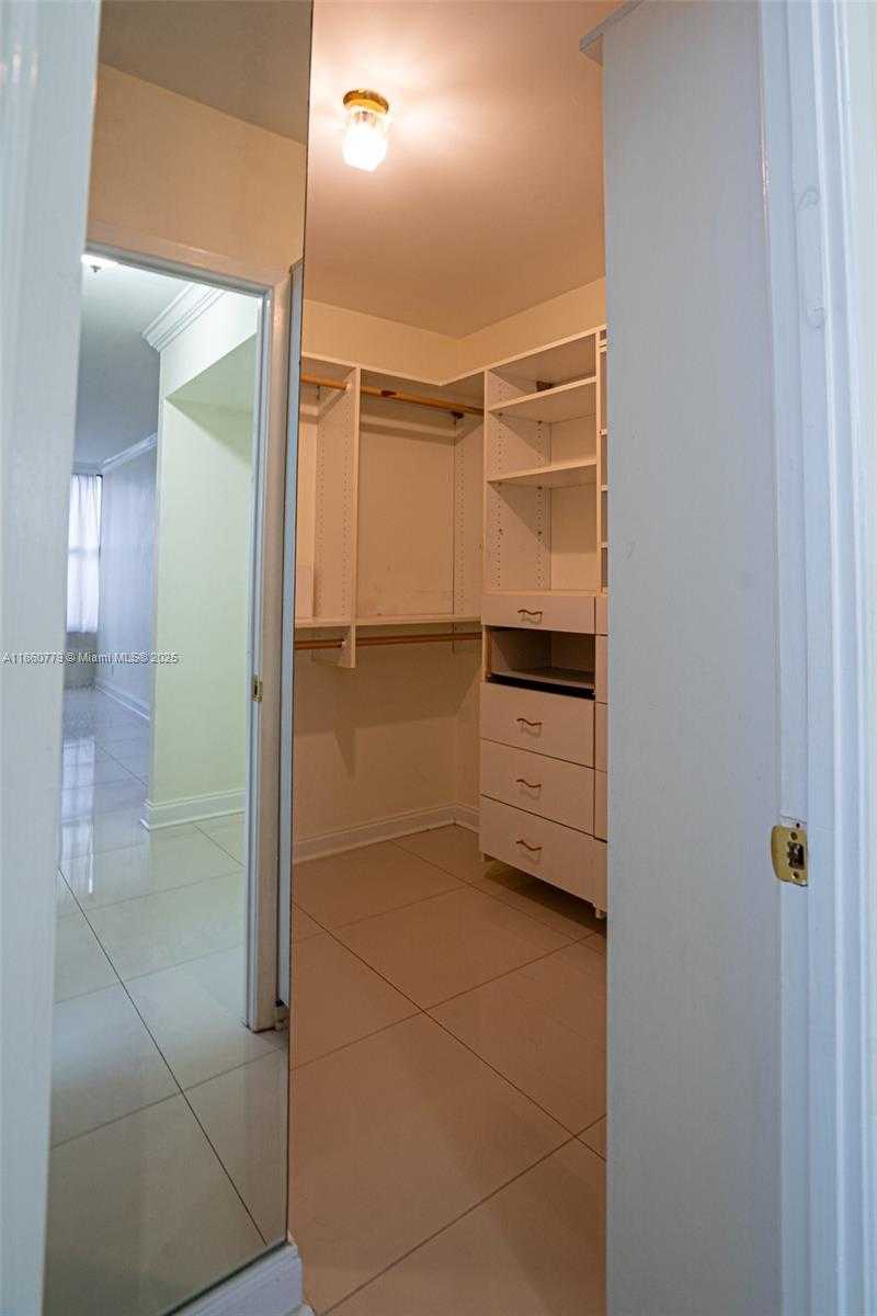 Small Image of 2500 PARKVIEW DR #616, Hallandale Beach Number 14