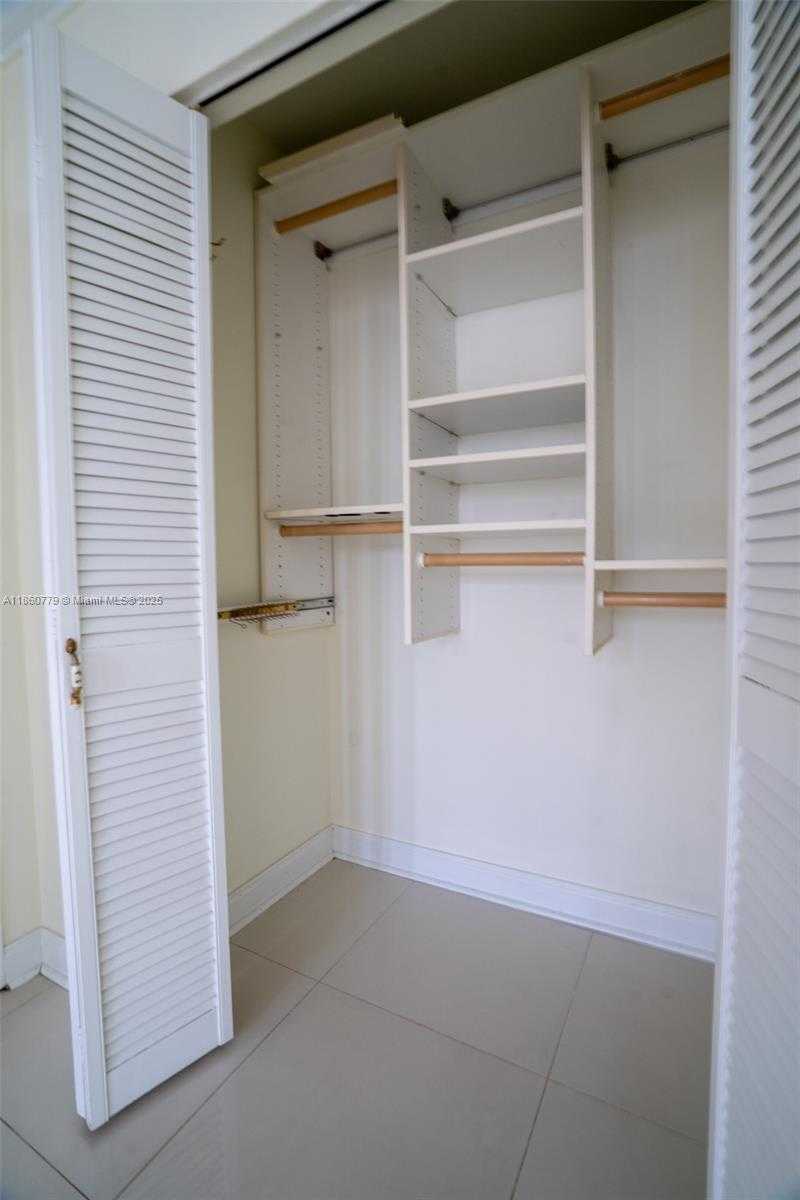 Small Image of 2500 PARKVIEW DR #616, Hallandale Beach Number 16