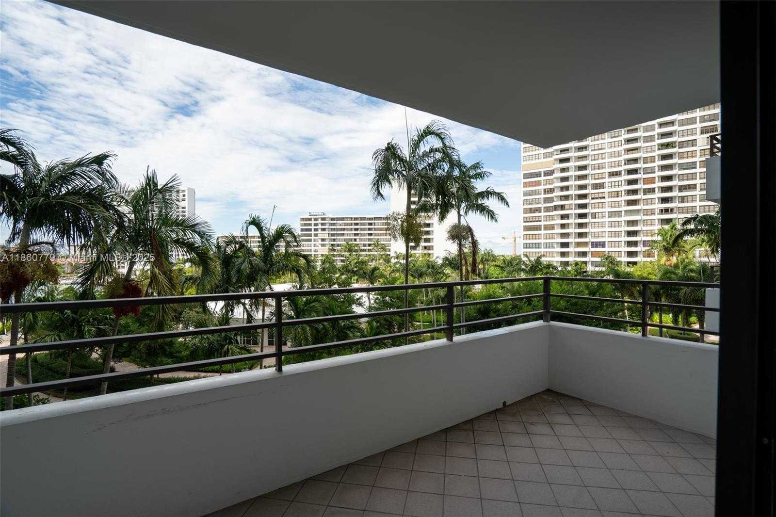 Small Image of 2500 PARKVIEW DR #616, Hallandale Beach Number 17