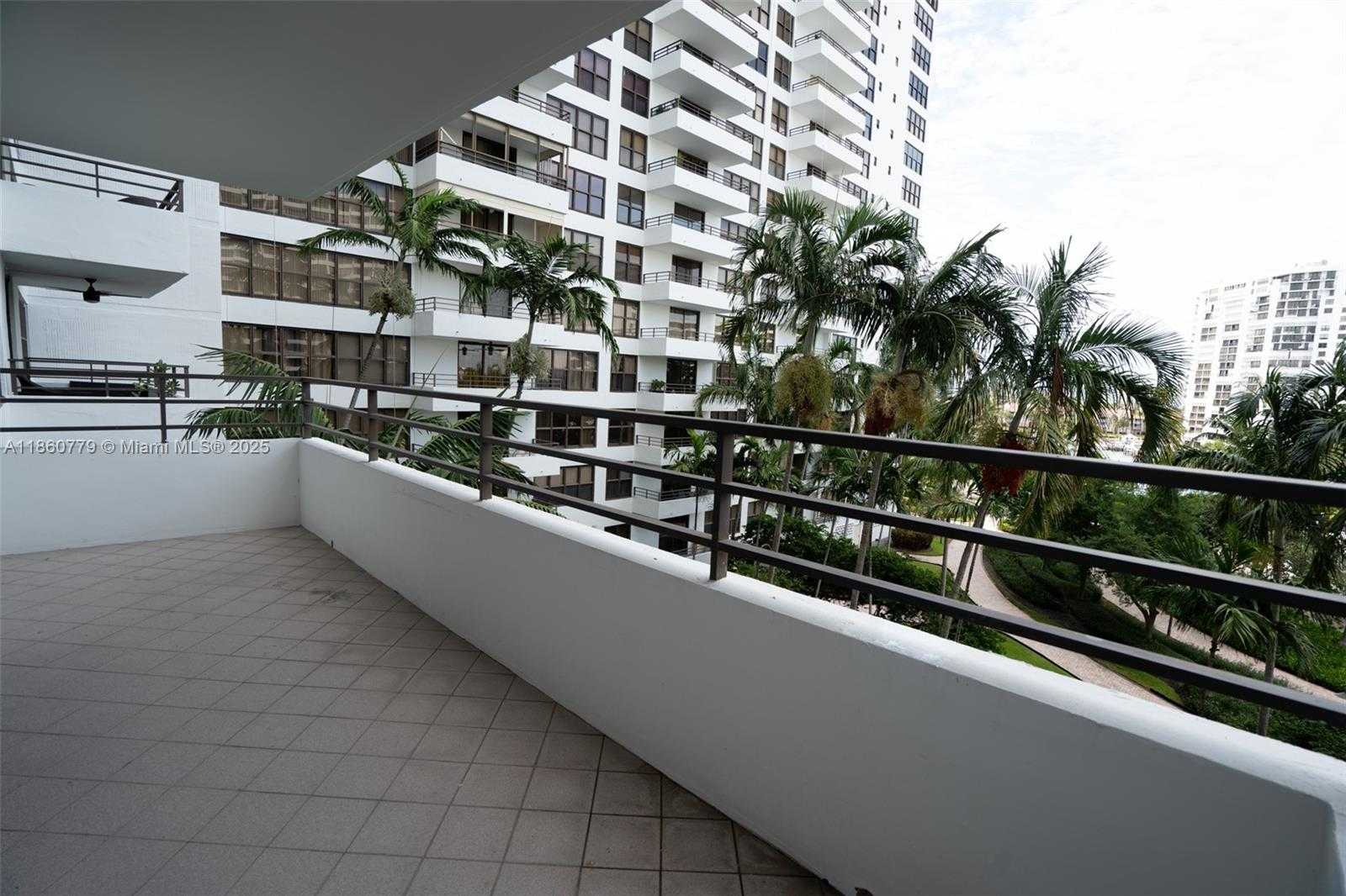 Small Image of 2500 PARKVIEW DR #616, Hallandale Beach Number 18