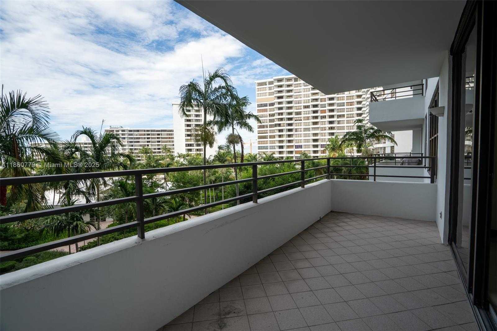 Small Image of 2500 PARKVIEW DR #616, Hallandale Beach Number 19