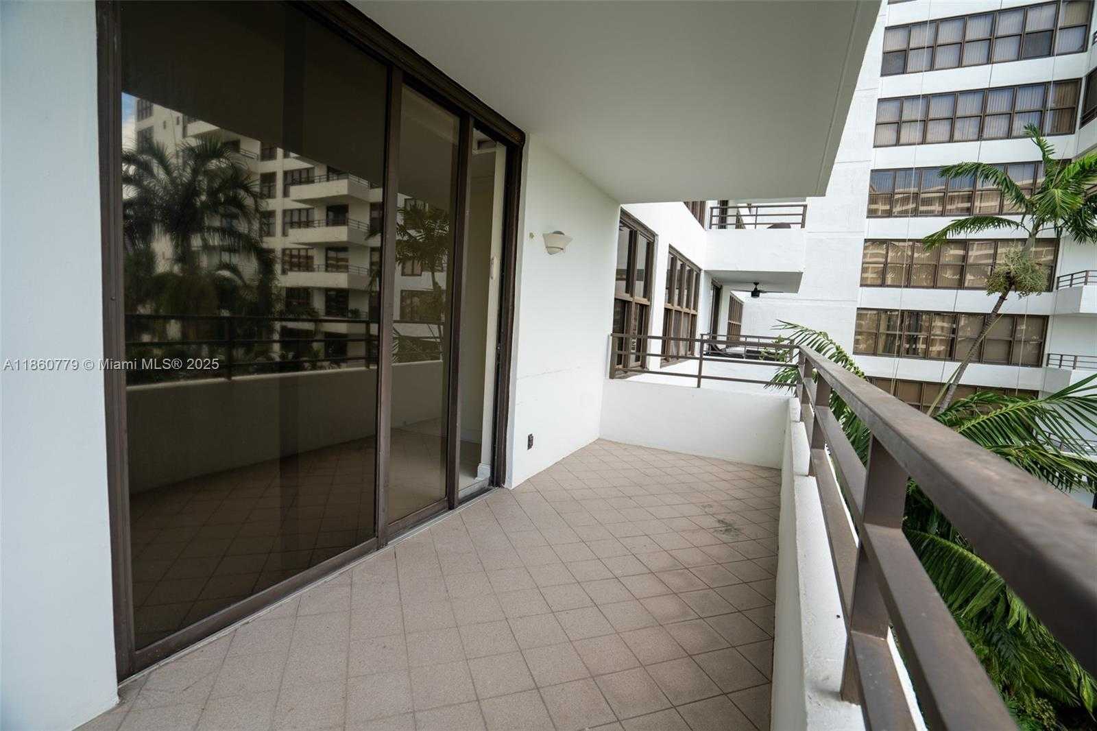 Small Image of 2500 PARKVIEW DR #616, Hallandale Beach Number 22