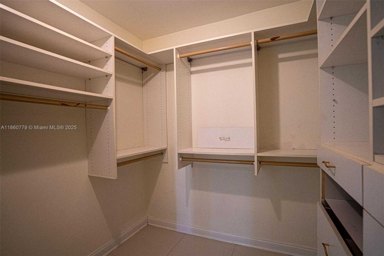 Small Image of 2500 PARKVIEW DR #616, Hallandale Beach Number 23
