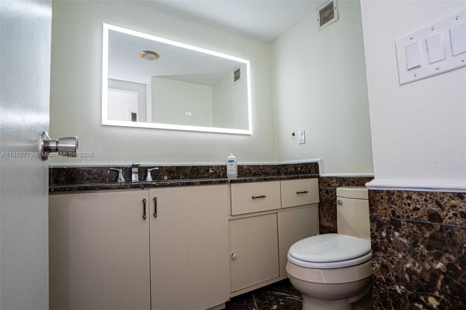 Small Image of 2500 PARKVIEW DR #616, Hallandale Beach Number 4