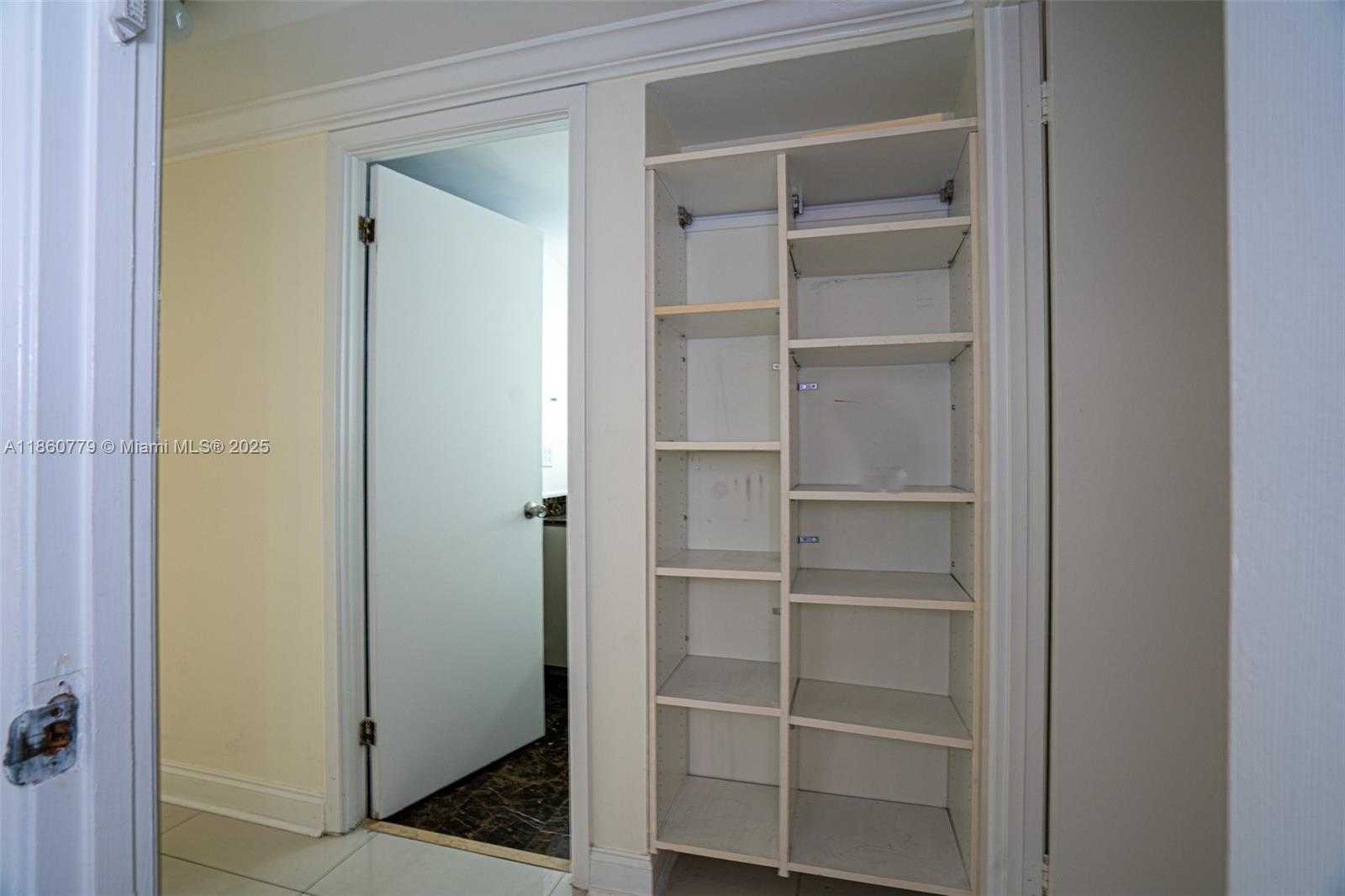 Small Image of 2500 PARKVIEW DR #616, Hallandale Beach Number 5