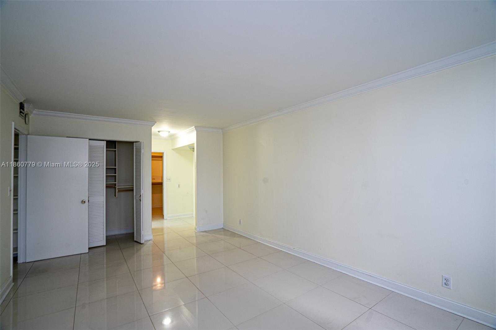 Small Image of 2500 PARKVIEW DR #616, Hallandale Beach Number 7