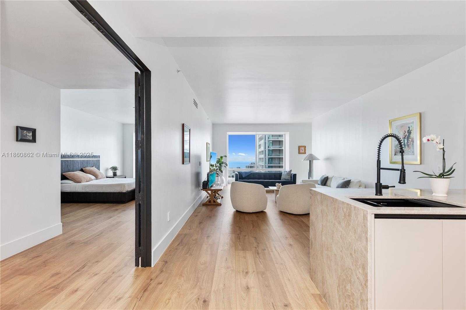 Small Image of 1425 BRICKELL AVE #41A, Miami Number 10