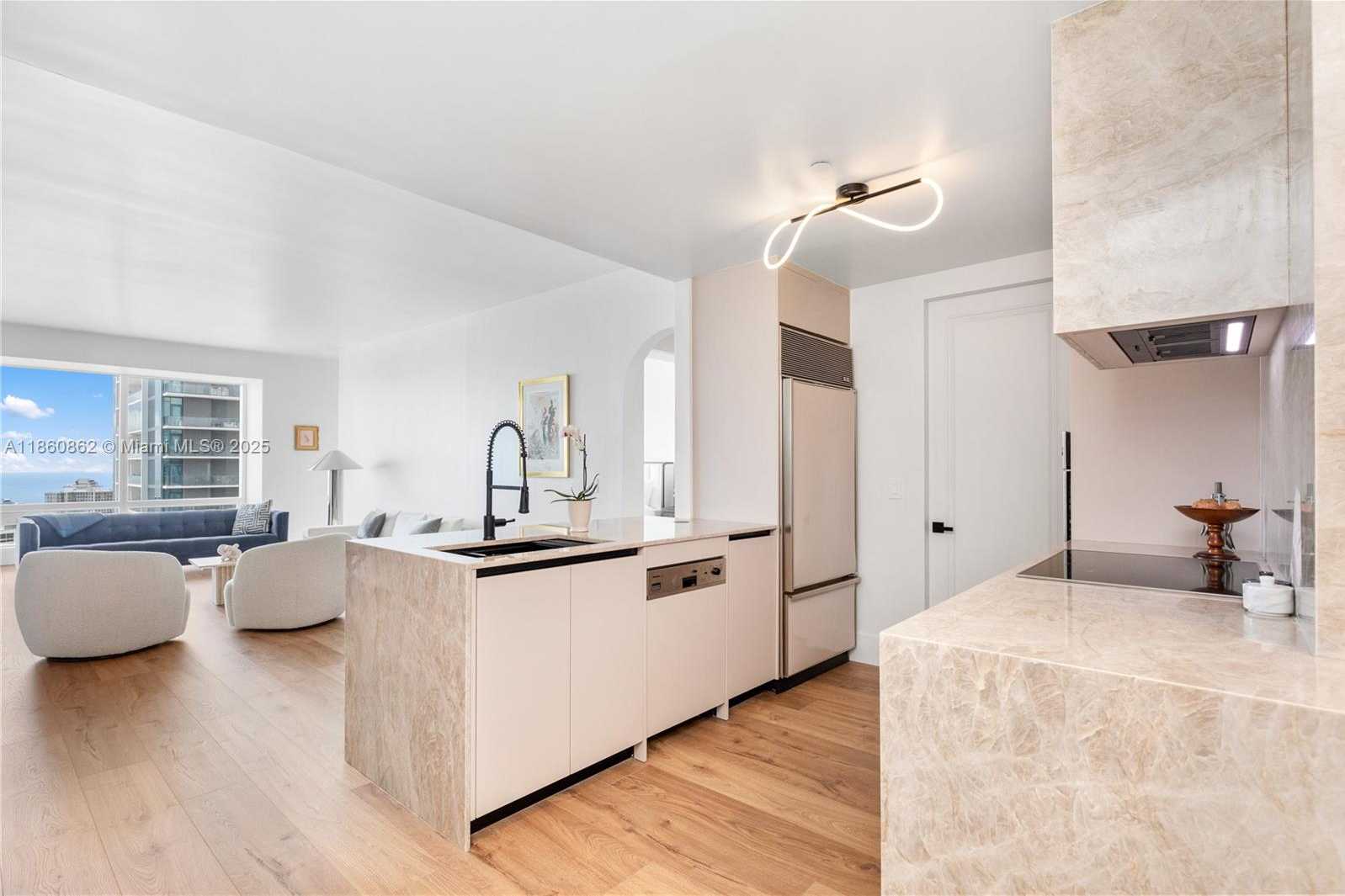 Small Image of 1425 BRICKELL AVE #41A, Miami Number 3