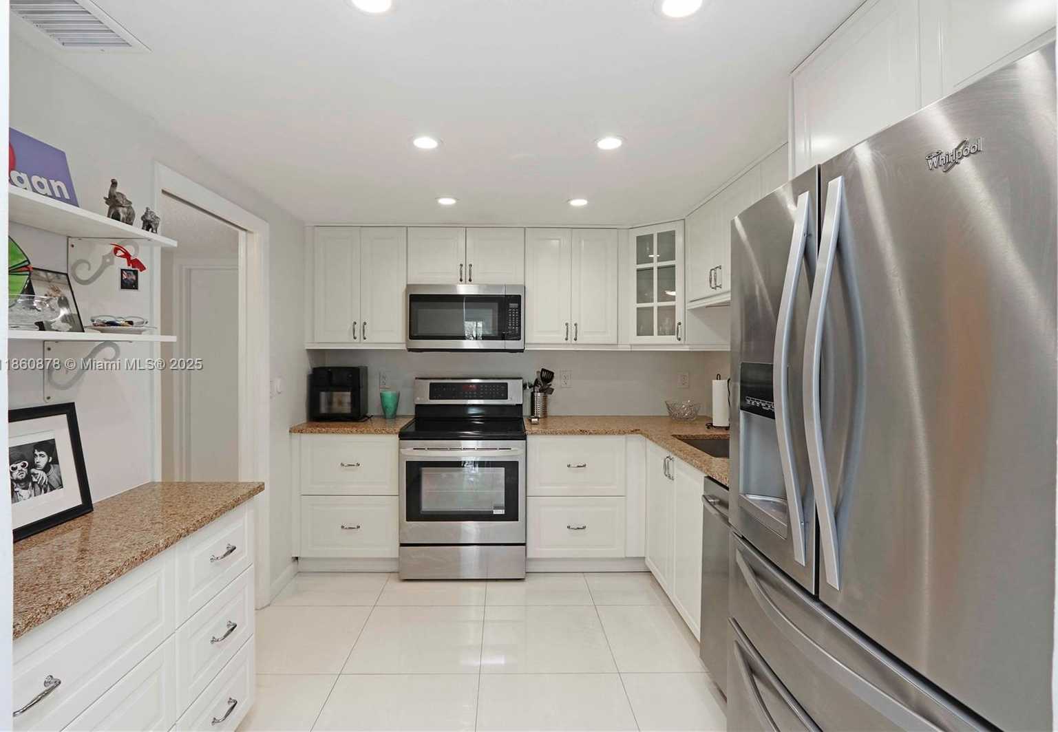 Small Image of 210 SEA VIEW DR #207, Key Biscayne Number 6