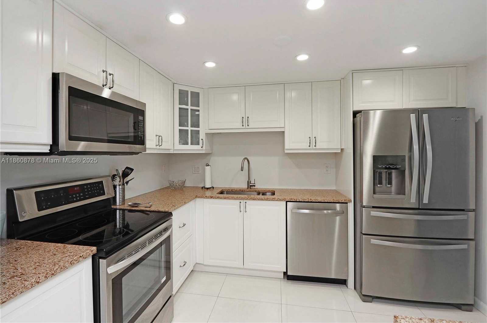 Small Image of 210 SEA VIEW DR #207, Key Biscayne Number 7