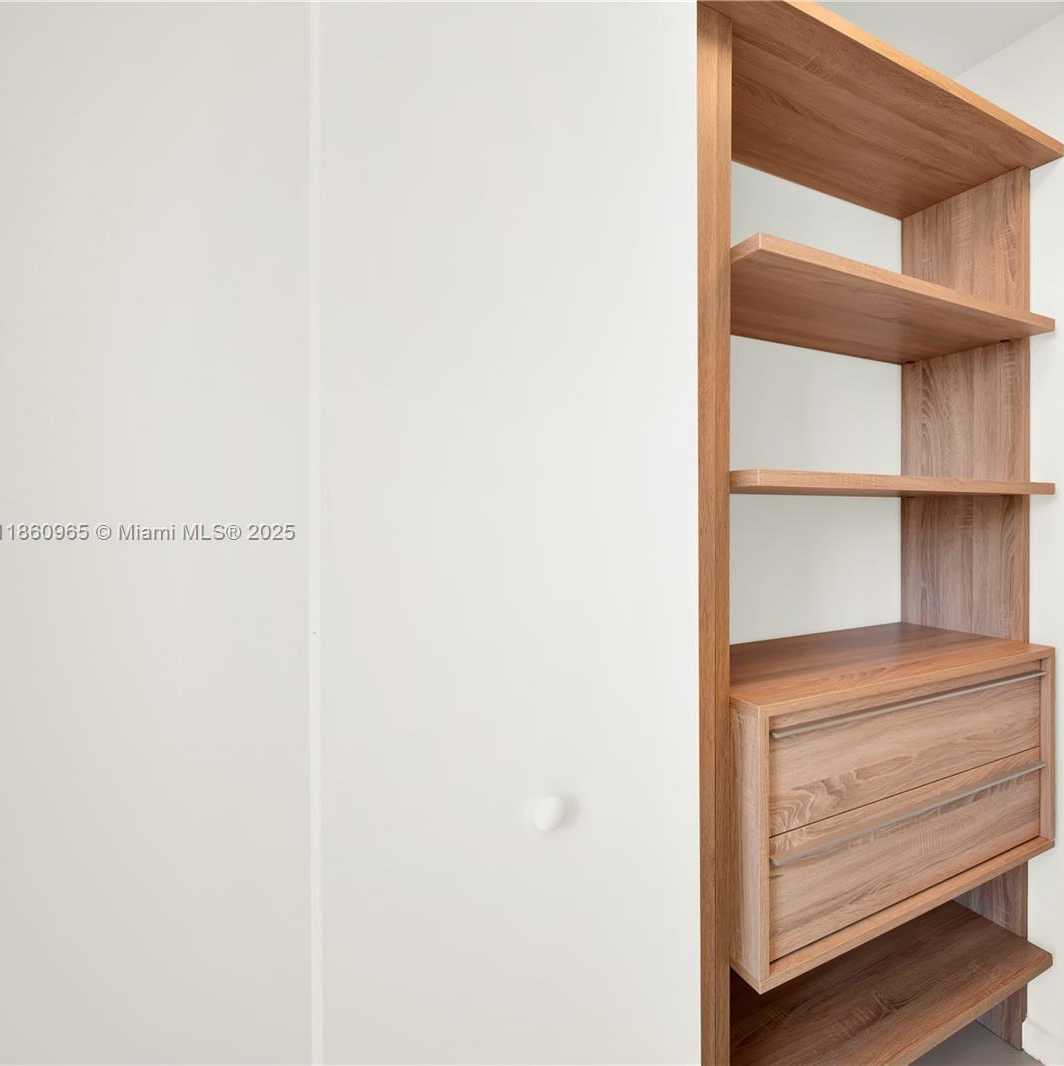 Small Image of 5300 PASEO BLVD #1202, Doral Number 31