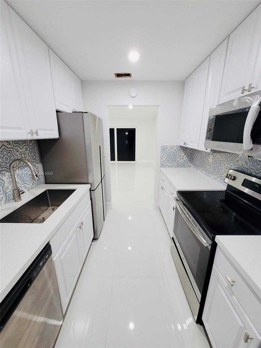 Small Image of 5510 SOUTH WEST 139TH PL, Miami Number 10