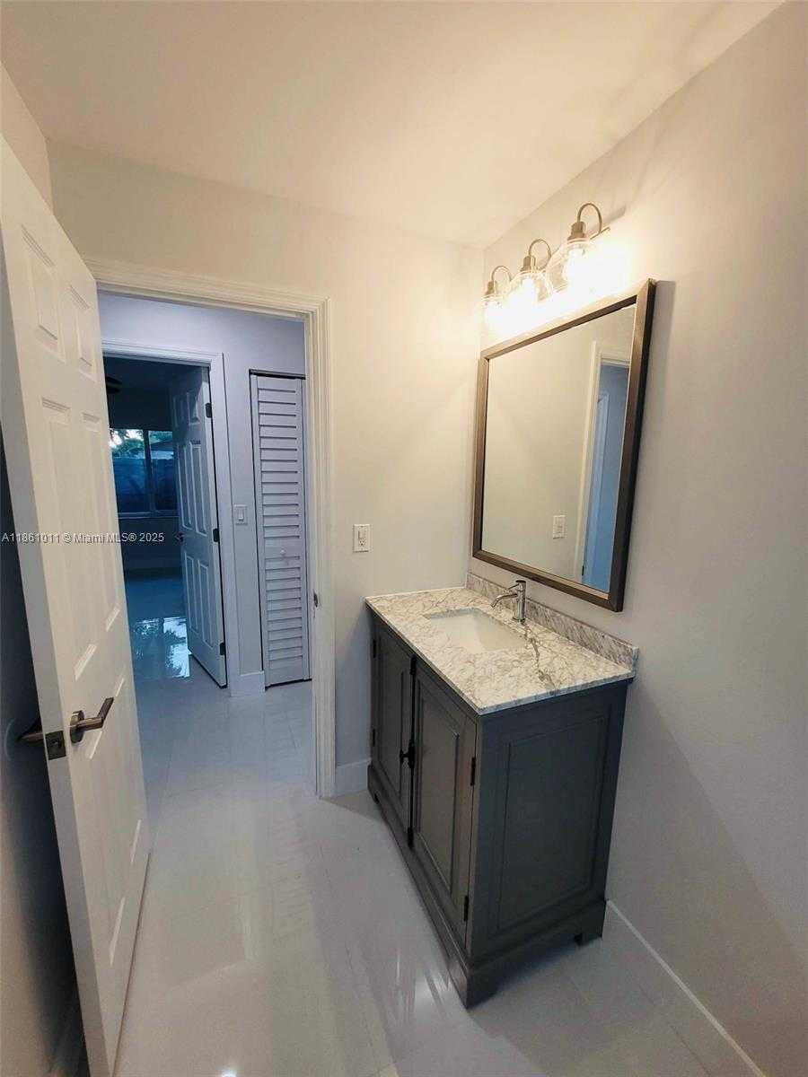Small Image of 5510 SOUTH WEST 139TH PL, Miami Number 13