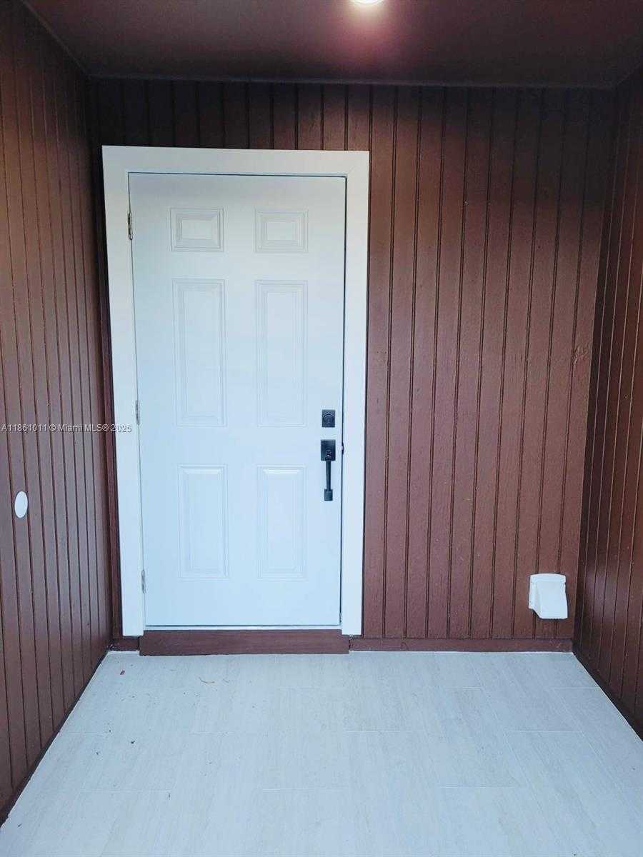 Small Image of 5510 SOUTH WEST 139TH PL, Miami Number 2