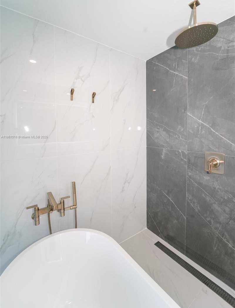Small Image of 700 NORTH EAST 24TH ST #2904, Miami Number 17