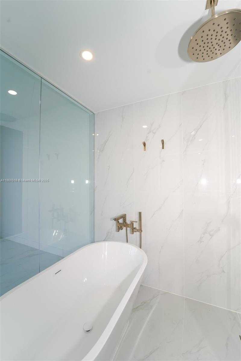 Small Image of 700 NORTH EAST 24TH ST #2904, Miami Number 18