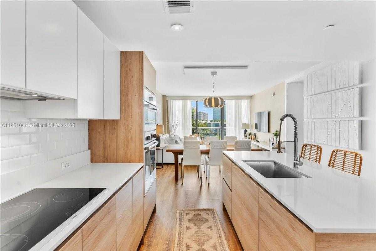 Small Image of 10201 EAST BAY HARBOR DR #304, Bay Harbor Islands Number 11