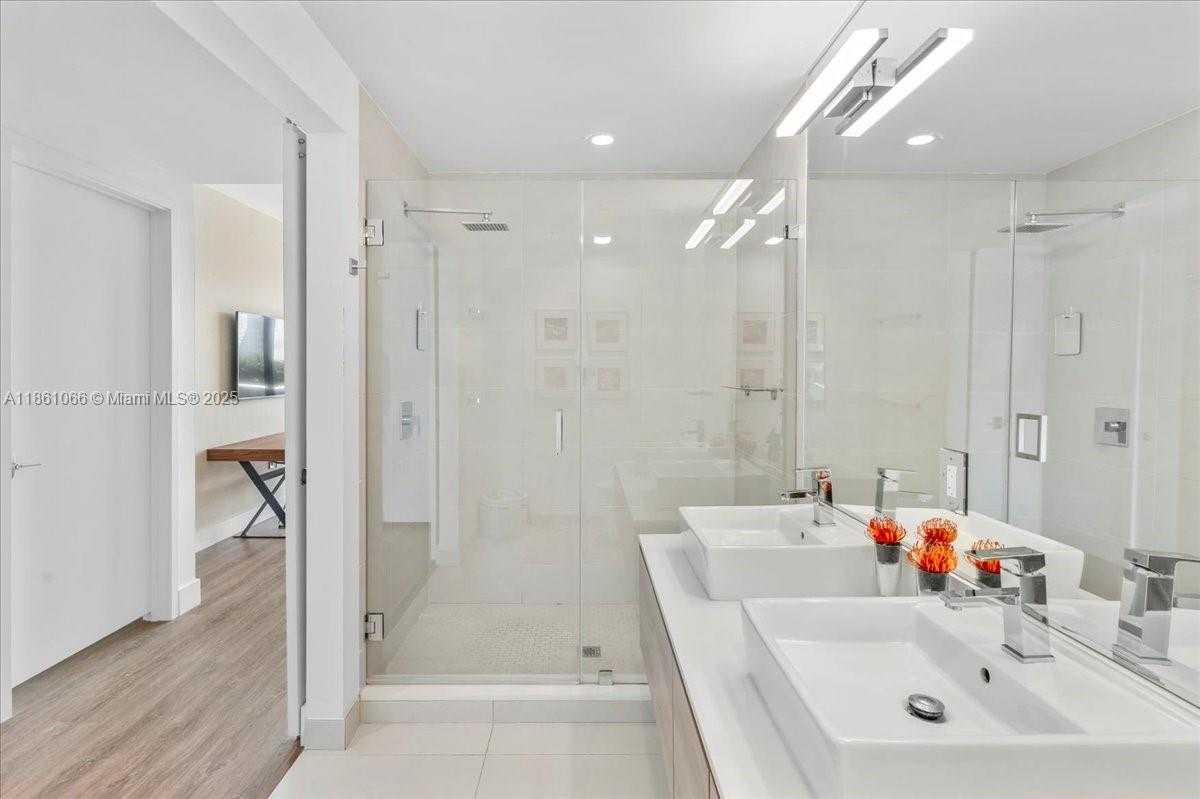 Small Image of 10201 EAST BAY HARBOR DR #304, Bay Harbor Islands Number 22