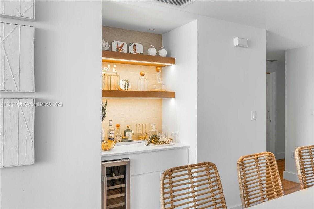 Small Image of 10201 EAST BAY HARBOR DR #304, Bay Harbor Islands Number 26