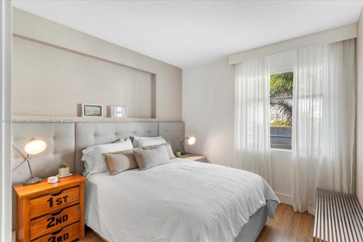 Small Image of 10201 EAST BAY HARBOR DR #304, Bay Harbor Islands Number 27