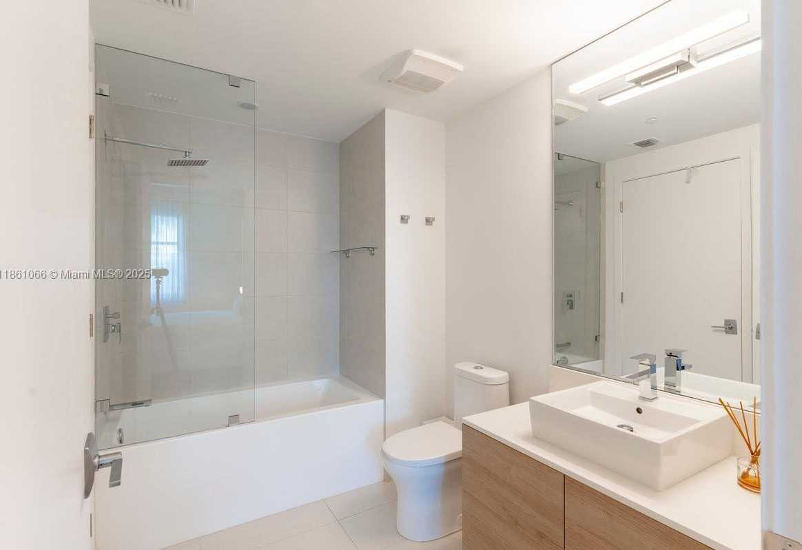Small Image of 10201 EAST BAY HARBOR DR #304, Bay Harbor Islands Number 31